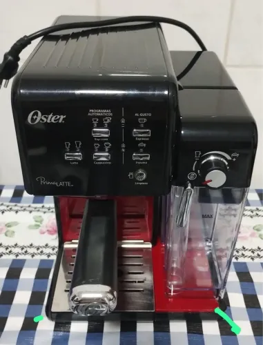 Cafeteira Oster Primalatte