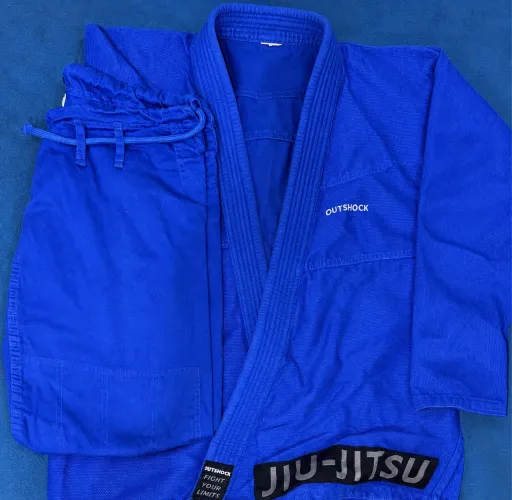 kimono de jiu-jitsu azul da marca Outshock
