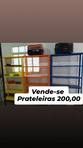 Prateleiras em aço