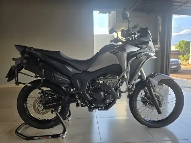 Honda XRE Sahara 300 Único dono, em estado de Zero na garantia!