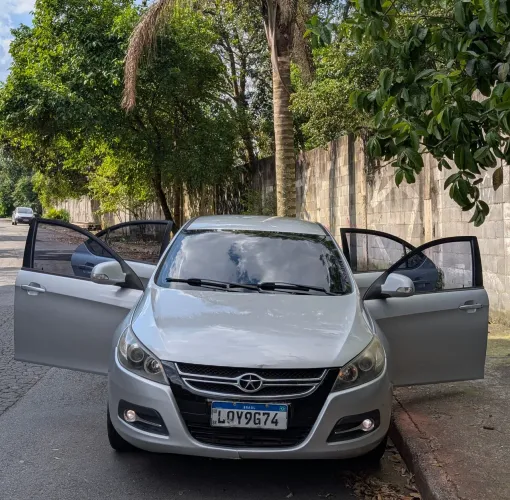 JAC J5 Sedan 1.5 16V 4P Mec. 2014