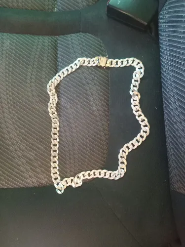 Vende-se cordão de prata muito bem conservada: informações *87
