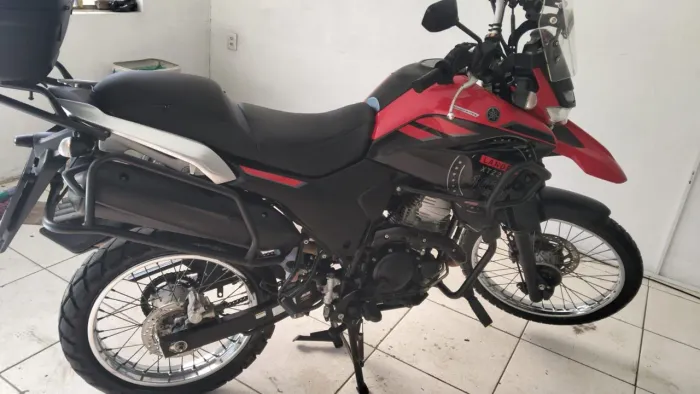 Lander 250 equipada pra viagens