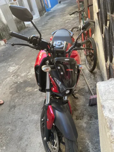Fz15 2025 vermelha nova com apenas 7 mil km rodados