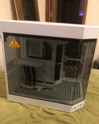 Gabinete Hyte Y60 Snow Novo