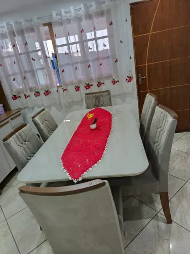 Vende-se mesa 6 cadeiras