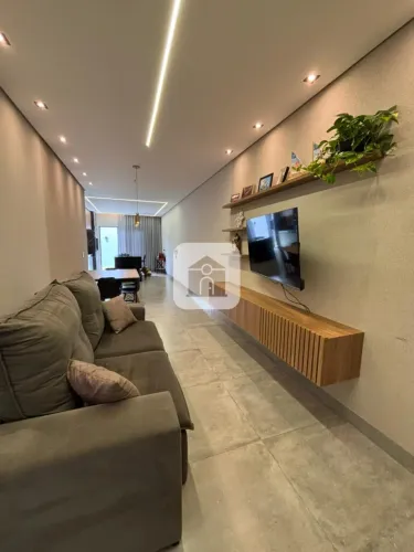 Casa Geminada para venda no bairro Novo Mundo
