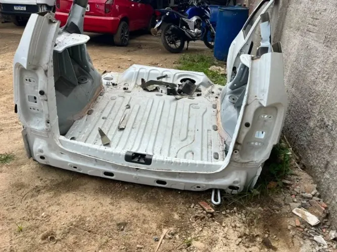 Traseirão da Duster e porta traseira do lado direito