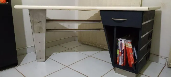 Mesa de escritório em L