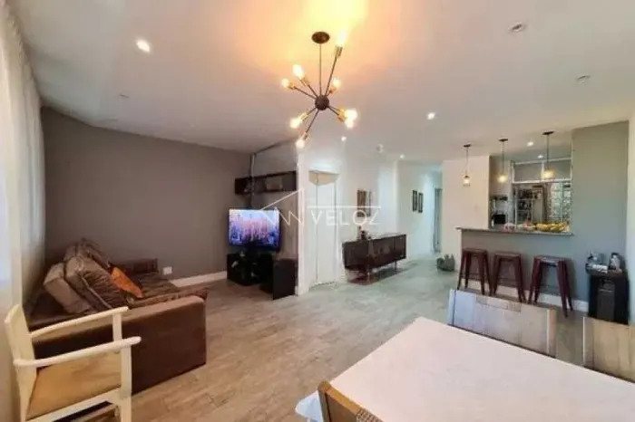 Apartamento - / Residencial / Glória