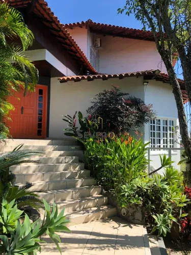 Casa no Condomínio Ubá VII 4 quartos