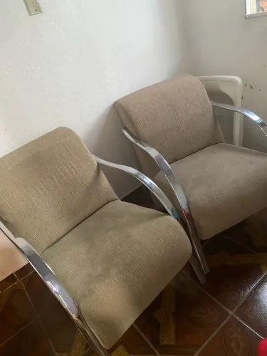 Vende-se duas poltronas.