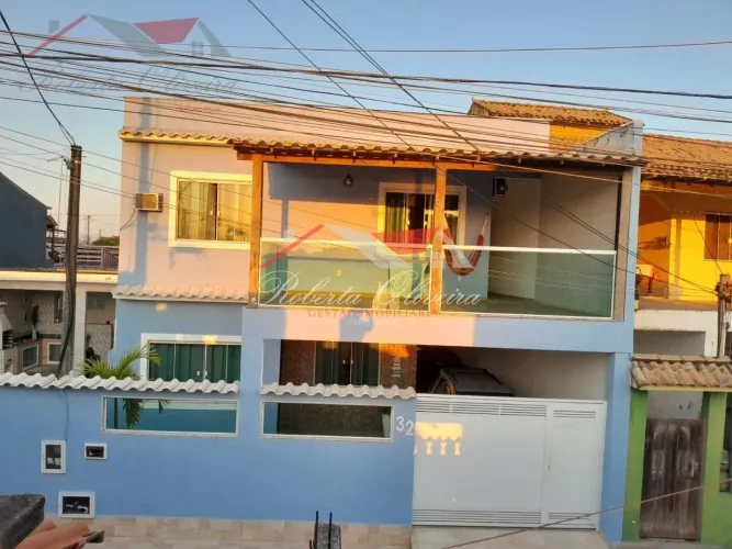 Casa à Venda com 4 Quartos e Piscina em Unamar - Cabo Frio