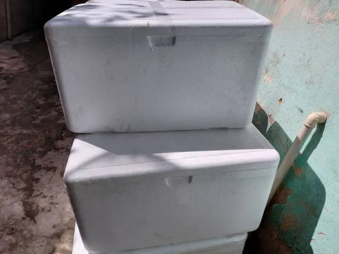 Vendo 8 cxs de isopor 120Lt. 320 reais as 8