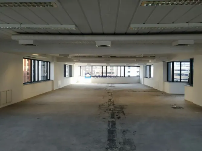 Oportunidade comercial na Berrini para locação.