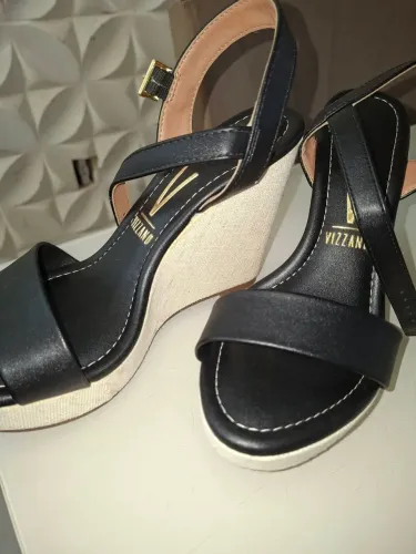 Sandalia preta plataforma vizano