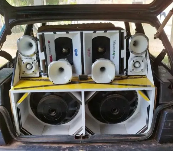 Som automotivo completo, aceito troca por JBL party box 520 ou 720 com bateria 