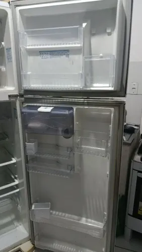 Geladeira Eletrolux -DF50 c/ Dispenser de água - Defeito peça DEGELO