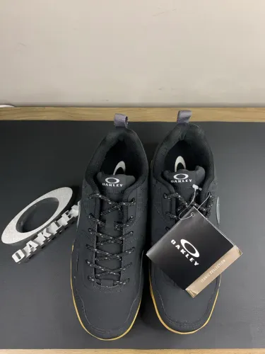 Oakley Stratus Black Gum