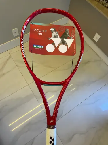 Raquete Yonex Vcore 98 2026 Lacrada