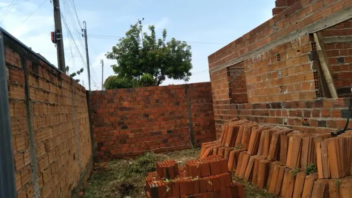 Casa para terminar no Parque Brasil 2 - Terreno 10x22 Muro e Portão