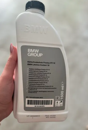 aditivo de radiador anticongelante original da BMW, modelo Frostox HT-12.
