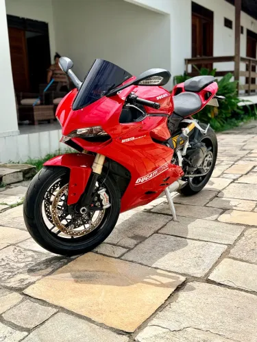 Ducati 1199 Panigale 2015 | 27 Mil km | Revisada | Impecável ?