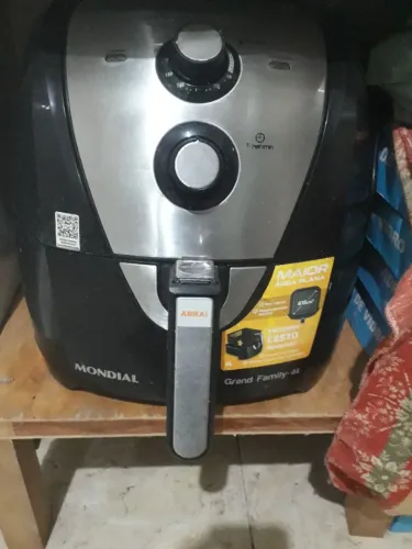 Vendo essas duas fritadeiras com defeito para tirar peças ou arrrumar uma de 5,5 e 6l