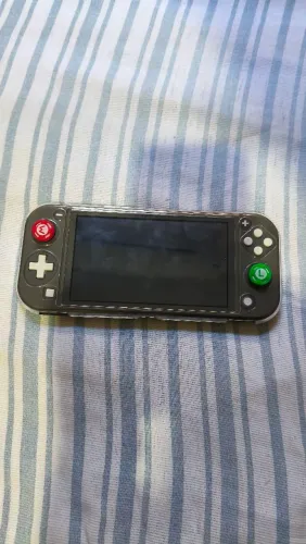 Nintendo Switch Lite Cinza (Desbloqueado) + Joy-Cons Pokémon + Case e Acessórios