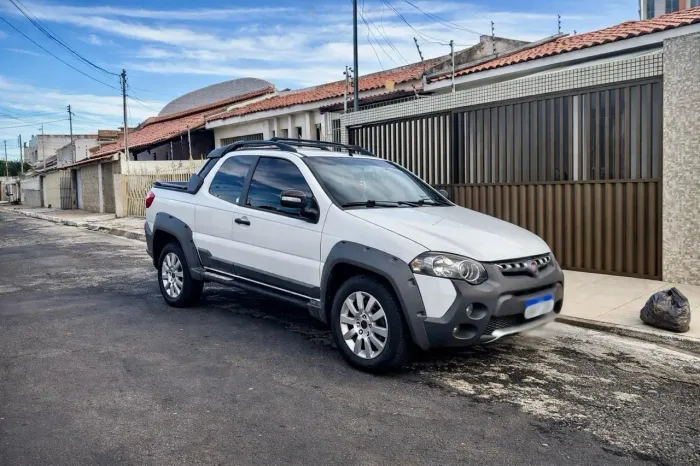 Fiat Strada Adventure1.8/ 1.8 Locker Flex CD 2015