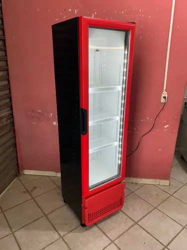 Expositora de bebidas Slin porta de vidro novinha