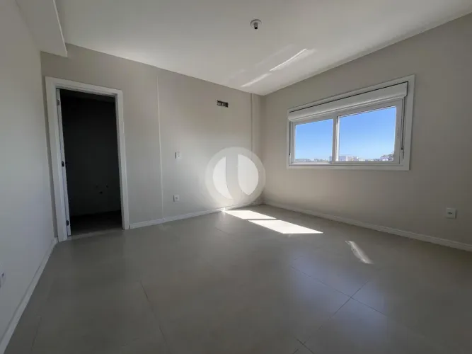 Apartamento novo em Camobi, com sacada ampla e churrasqueira.