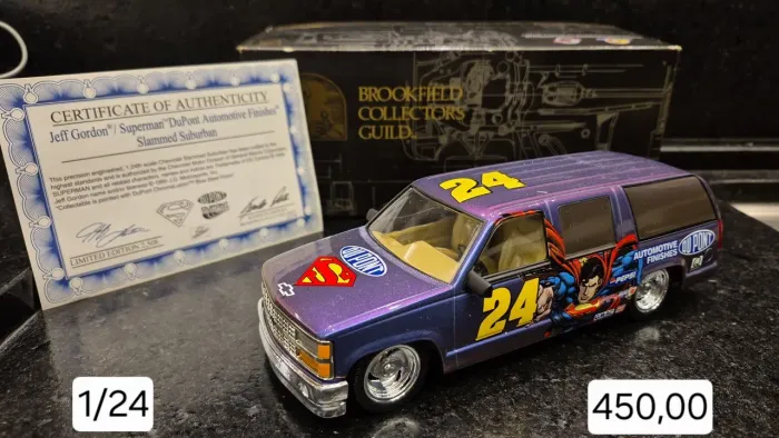 Miniatura Chevrolet Suburban Superman - Jeff Gordon #24 - Escala 1:24