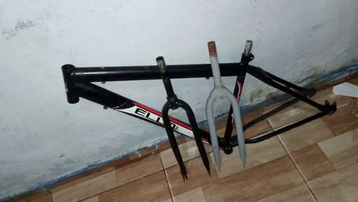 Vendo quadro aro 26 pra freio a disco