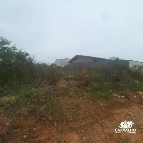 Terreno à Venda no Bairro Itajuba  300 m² Próximo à Av Rita de Cássia e à Praia do Grant
