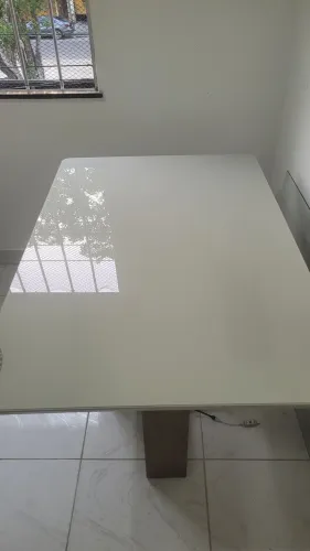 Mesa de jantar 6 lugares (sem cadeiras)
