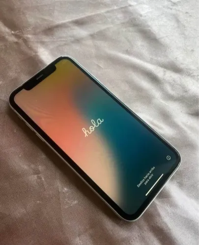 Vendo iPhone 11 sem detalhes