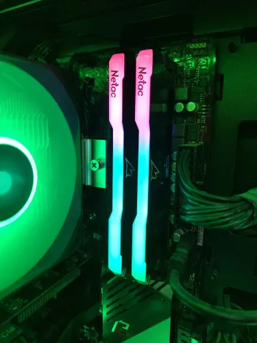 Memória RAM 16 GB (2x8GB) DDR4 3600 MHz RGB