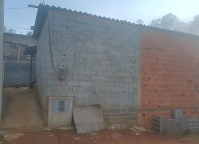 VENDE-SE CASA EM CAJAMAR CENTRO.