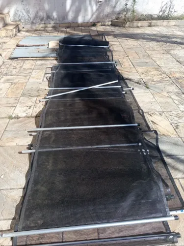Grade para piscina em terra preta