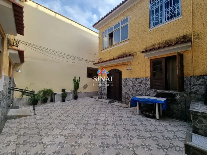 Apartamento á venda ou locação térreo 02 quartos quintal Vila Penha