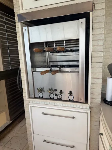 Churrasqueira Gourmet de Embutir em Inox a Gás com 5 Espetos Giratórios