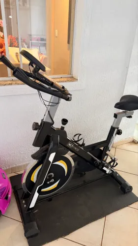 BICICLETA SPINNING COM RODA DE INÉRCIA