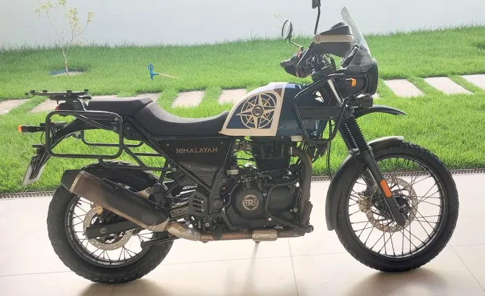 Vendo Himalayan 411 em excelente estado, com acessórios originais
