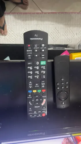 Tv Panasonic de LED LCD de 40 polegadas, com fire stick.