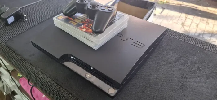 PS3 + Dois Jogos + Controle