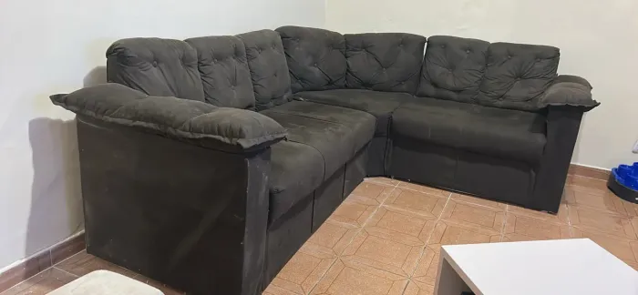 SOFÁ DE CANTO COM BRAÇO PARA SALA