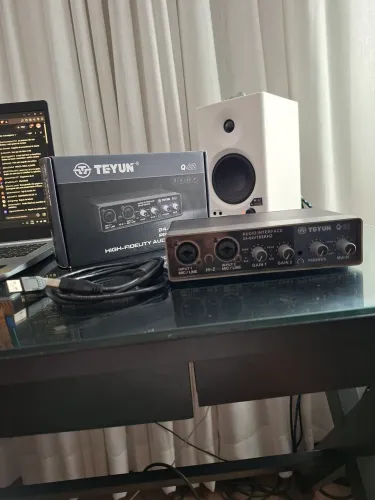 Interface de áudio profissional Q-22 TEYUN (2 CANAIS 24-bit/192KHZ)