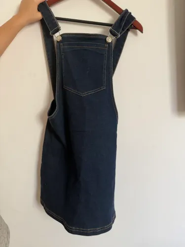 Vestido jardineira jeans lebôh