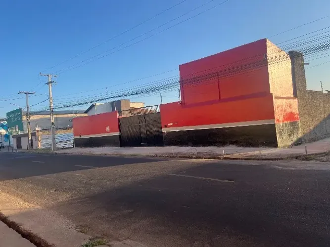 Vende se ótimo terreno de esquina , na avenida 15 de novembro Lourival Parente